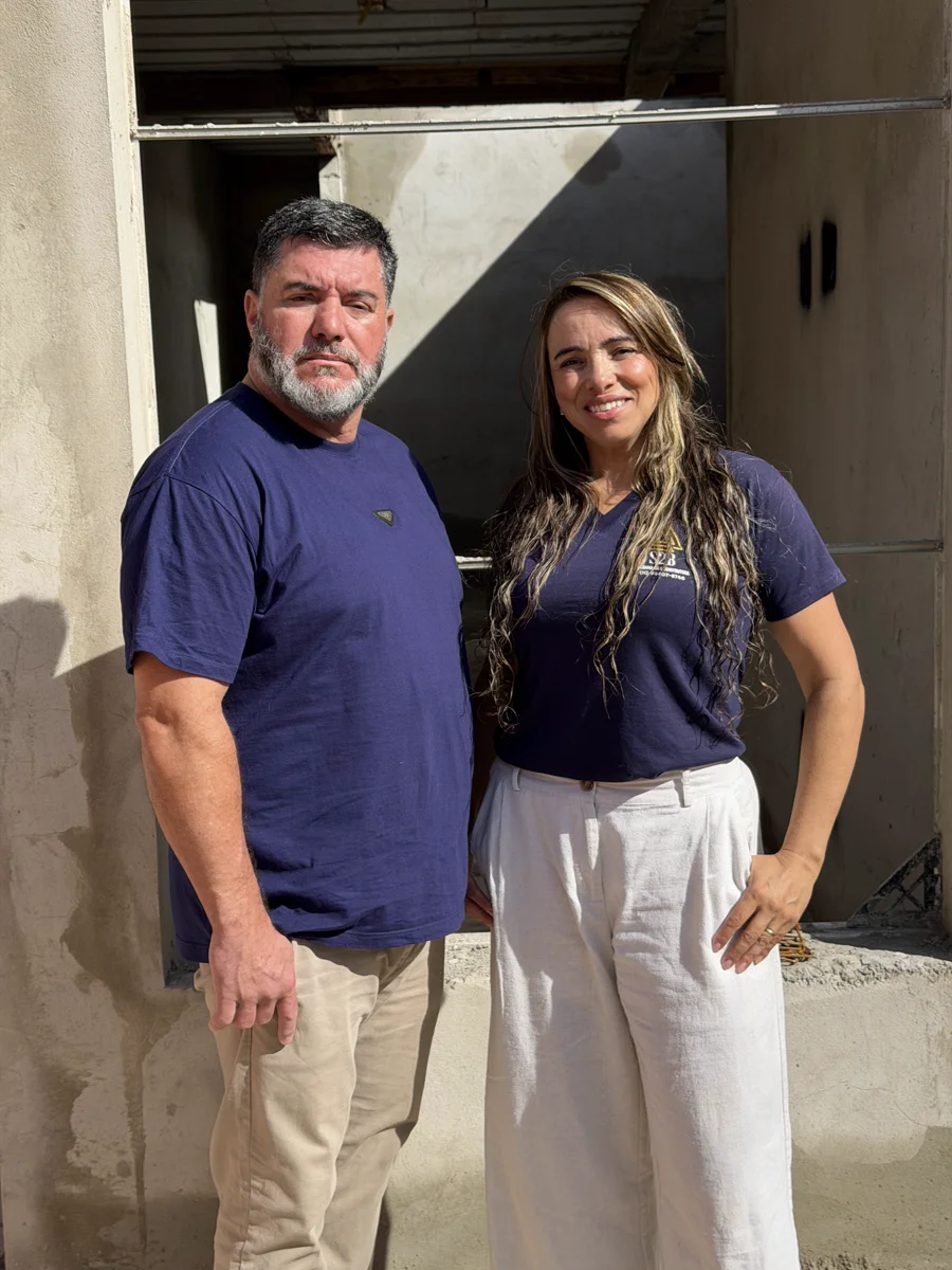 Claudimara Vellido e Marcos Vellido, S2B Engenharia, em uma obra residencial